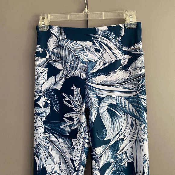 Maaji Women’s High-Waisted Floral Navy Leggings - Picture 5 of 15